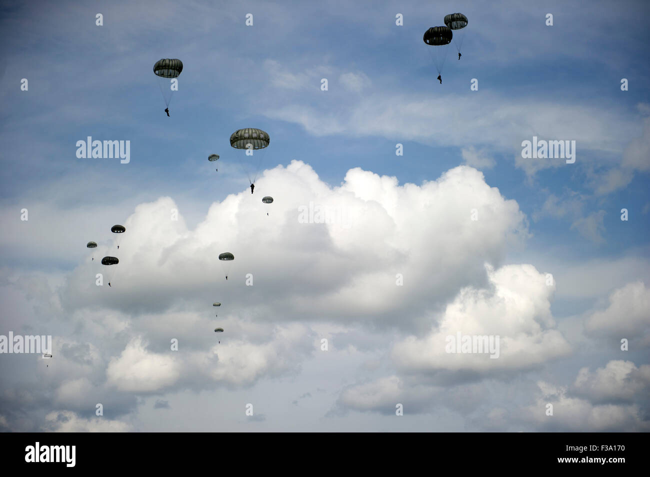 April 28, 2013 - Jumpers from 7th Special Forces Group (Airborne) and Soldiers from the Canadian Special Operations Regiment des Stock Photo