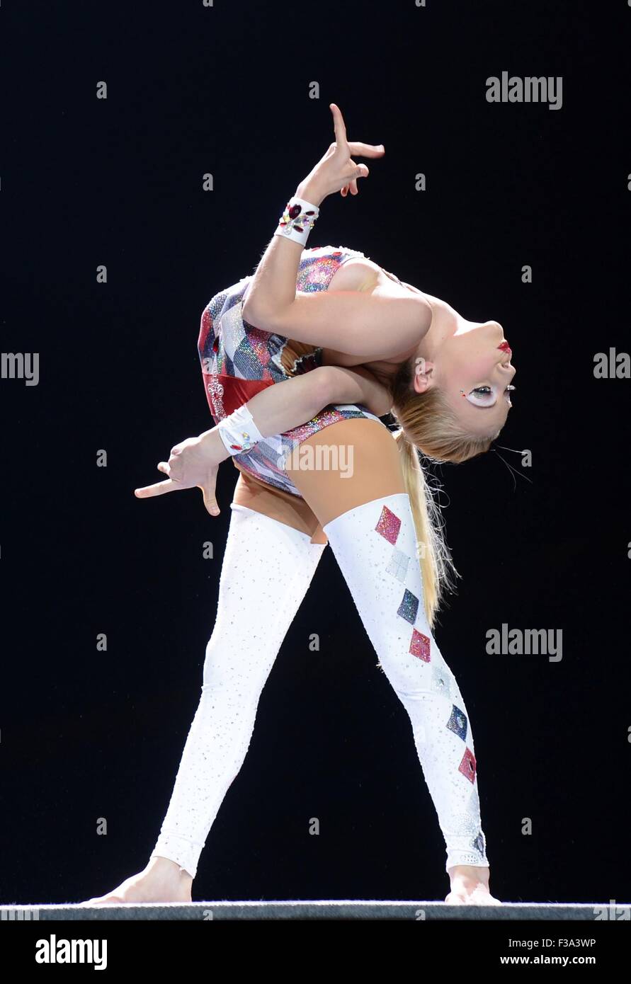 Contortion circus hi-res stock photography and images - Alamy