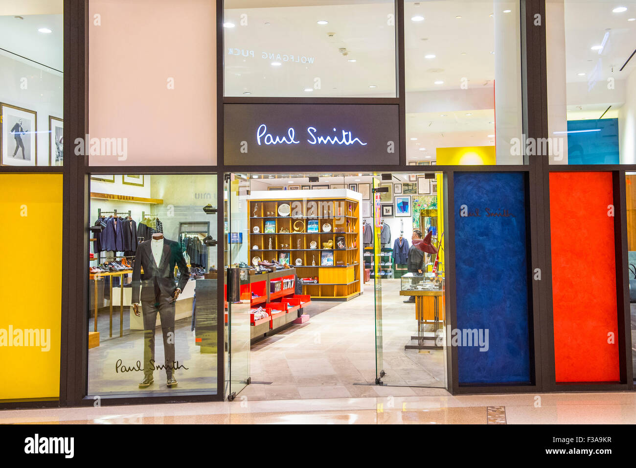 Paul smith shop hi-res stock photography and images - Alamy