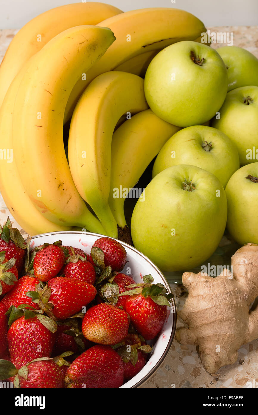 Bananas red apples hires stock photography and images Alamy