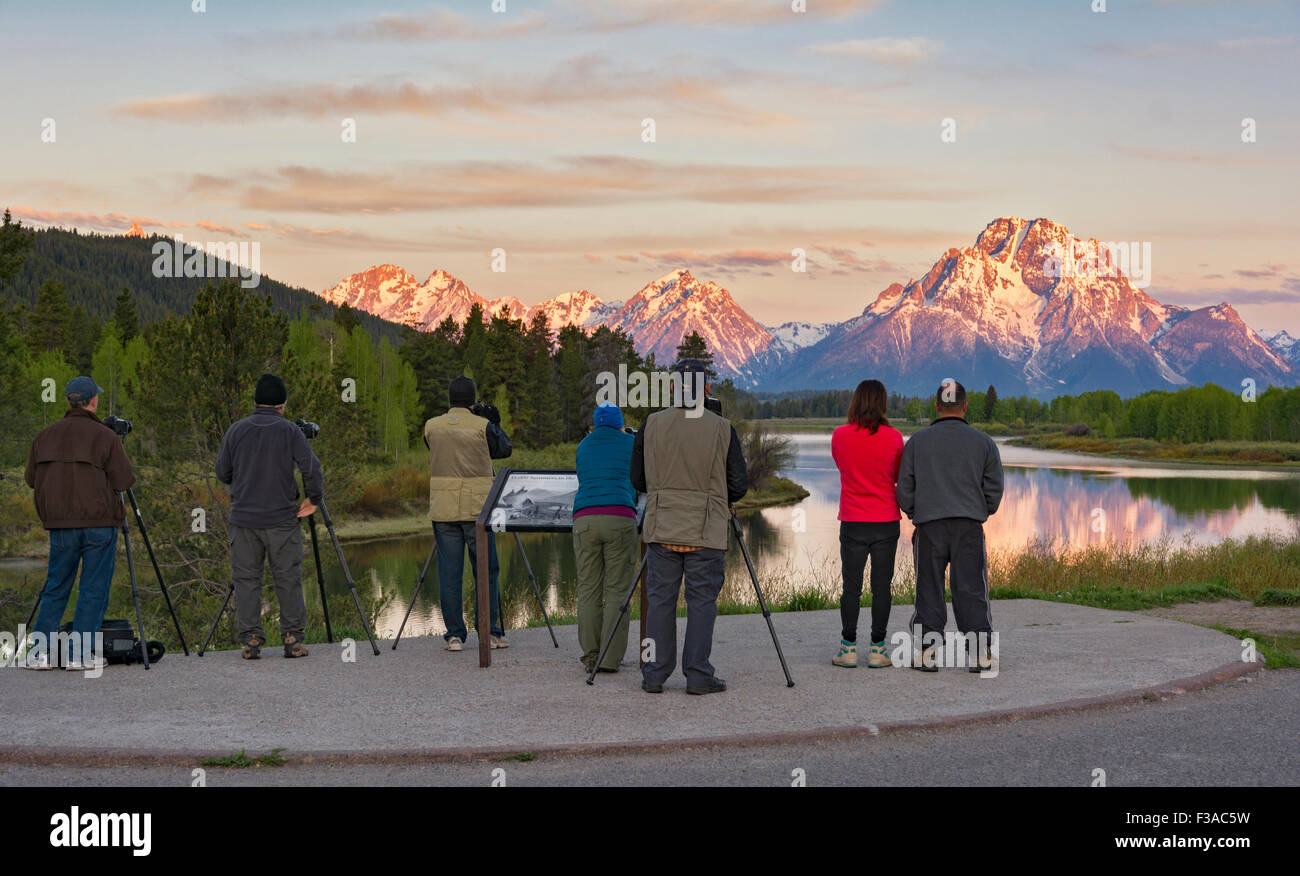 Wyoming, Grand Teton National Park, Oxbow Bend, photographers, Mt. Moran sunrise reflection on Snake River Stock Photo