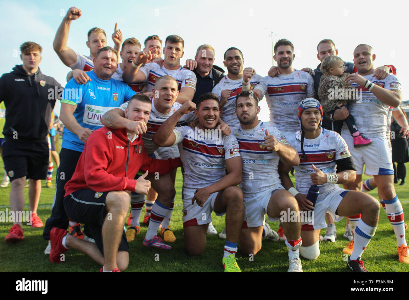 Belle Vue Stadium, Wakefield, UK, 3rd October  2015. Wakefield v Bradford Bulls Super 8s Qualifying Final 'Million Pound Game' Wakefield Celebrate the win over Bradford Bulls and there survival to remain in the  First Utility Super League in 2016 Copyright Steve Gaunt/Touchlinepics/Alamy Live News Stock Photo