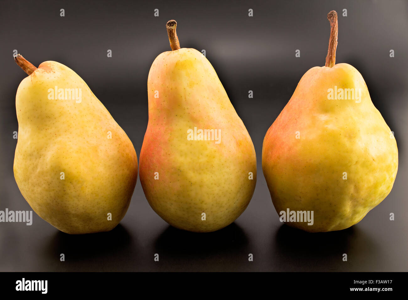 Pears on black background hi-res stock photography and images - Alamy