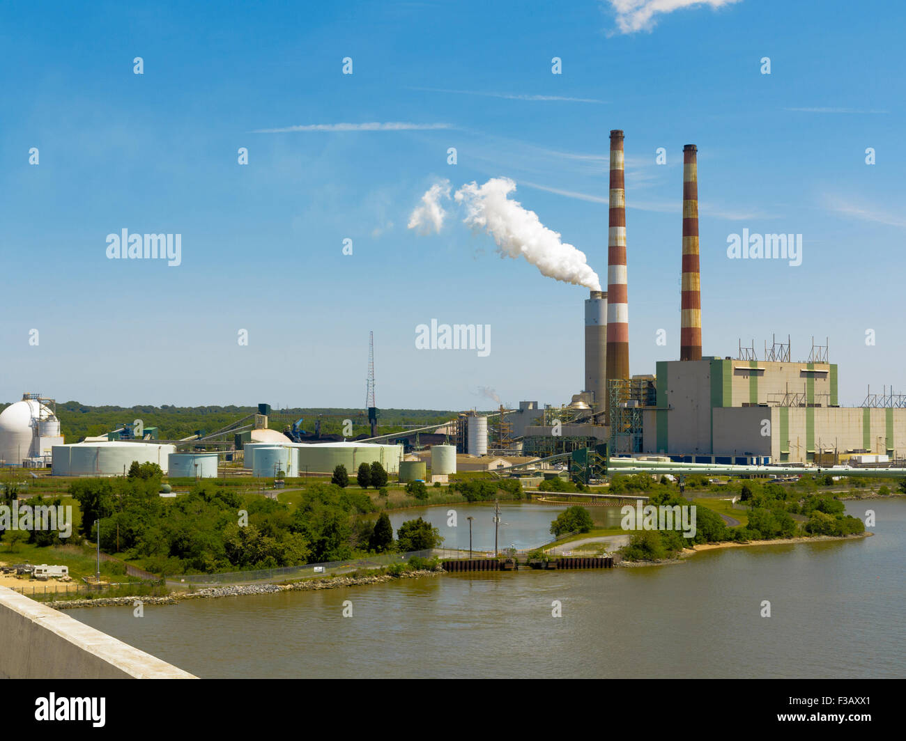 The Morgantown Generating Station Newburg, Maryland, near Morgantown, on the Potomac River. The station was built in 1970 Stock Photo