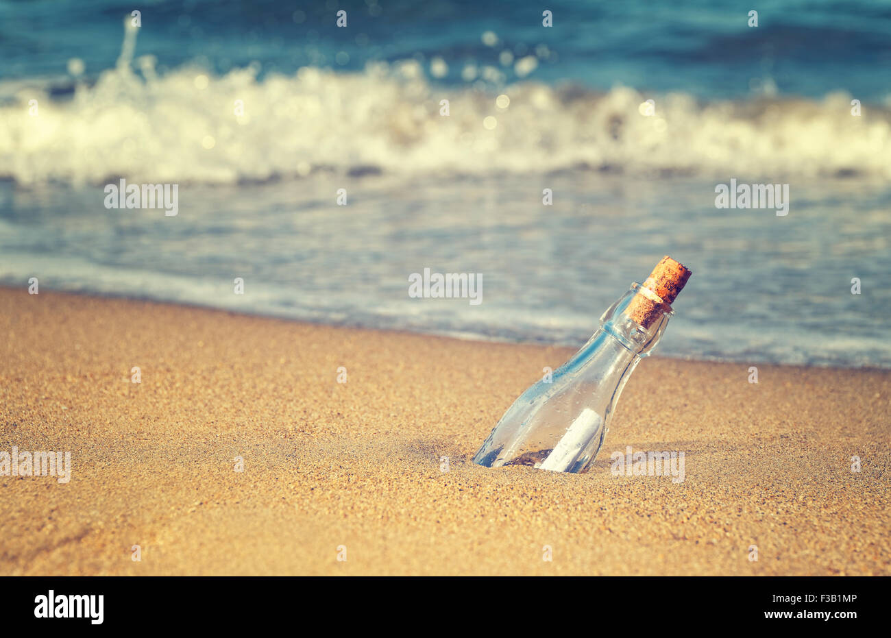 Photo Sea A Message In The Bottle With A Retro Vintage