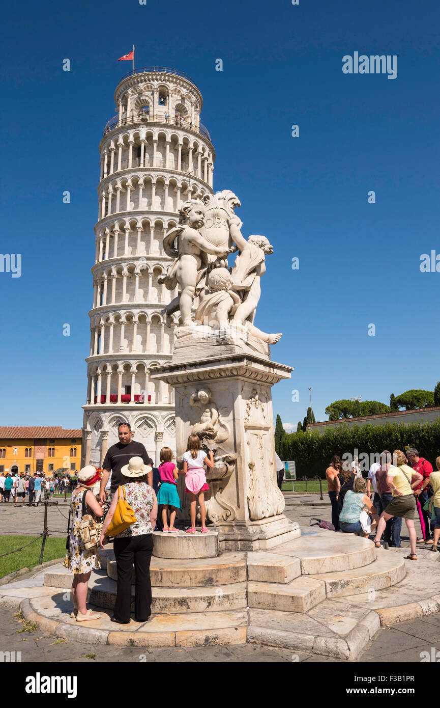 Leaning Tower of Pisa, Torre pendente di Pisa, with La Fontana dei