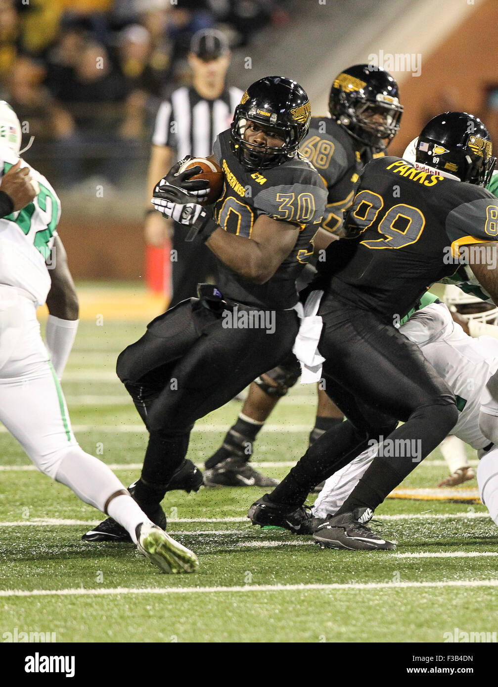 October 17, 2015: Southern Miss Golden Eagles running back Jalen Richard  (30) tiptoes along the sideline trying to stay in bonds during the Southern  Miss v University of Texas San Antonio Roadrunners