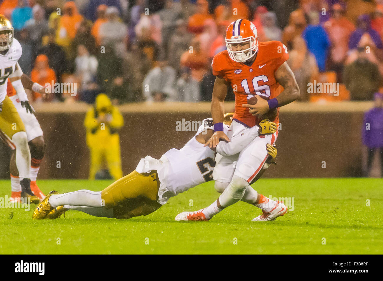 Clemson Tigers tight end Jordan Leggett (16) in action during the NCAA Football game between Notre Dame and Clemson at Death Valley in Clemson, SC. David Grooms/CSM Stock Photo