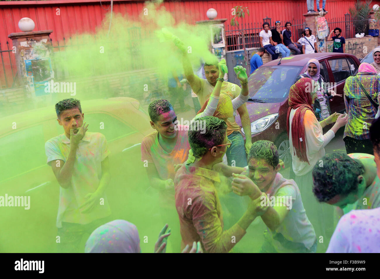 Beijing, Egypt. 1st Oct, 2015. Egyptians participate in the Festival of Colors in Cairo, Egypt, Oct. 1, 2015. © Ahmed Gomaa/Xinhua/Alamy Live News Stock Photo