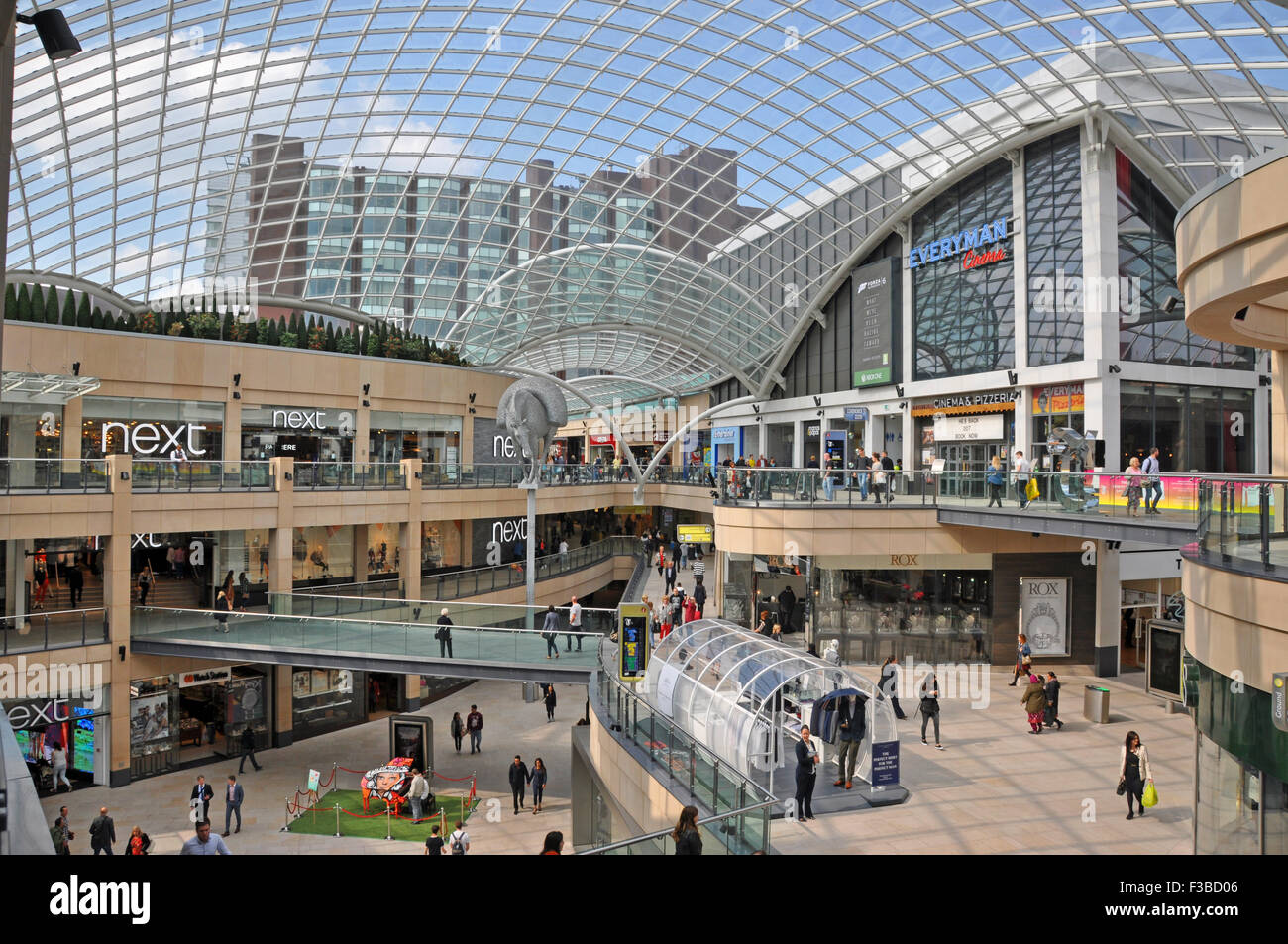 Shoppers leeds city centre hi-res stock photography and images - Alamy