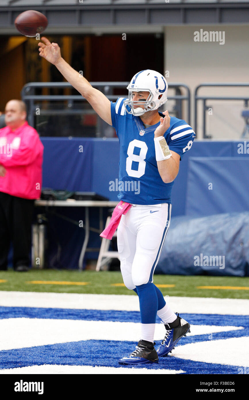 October 4, 2015: Indianapolis Colts quarterback Matt Hasselbeck (8) throws the ball during warm-ups prior to the NFL game between the Jacksonville Jaguars and the Indianapolis Colts at Lucas Oil Stadium in Indianapolis, Indiana. Christopher Szagola/CSM Stock Photo