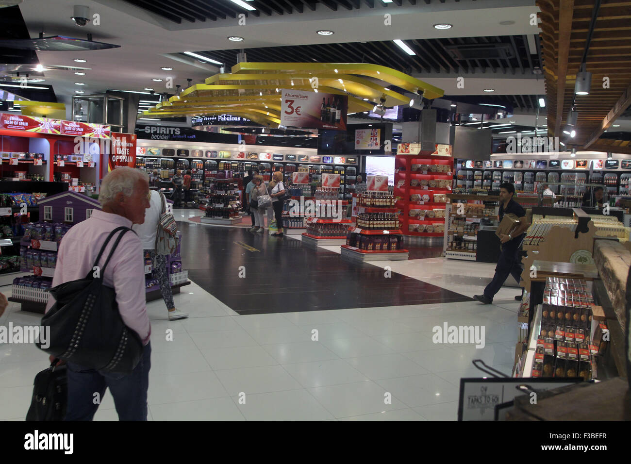 Alicante duty free hi-res stock photography and images