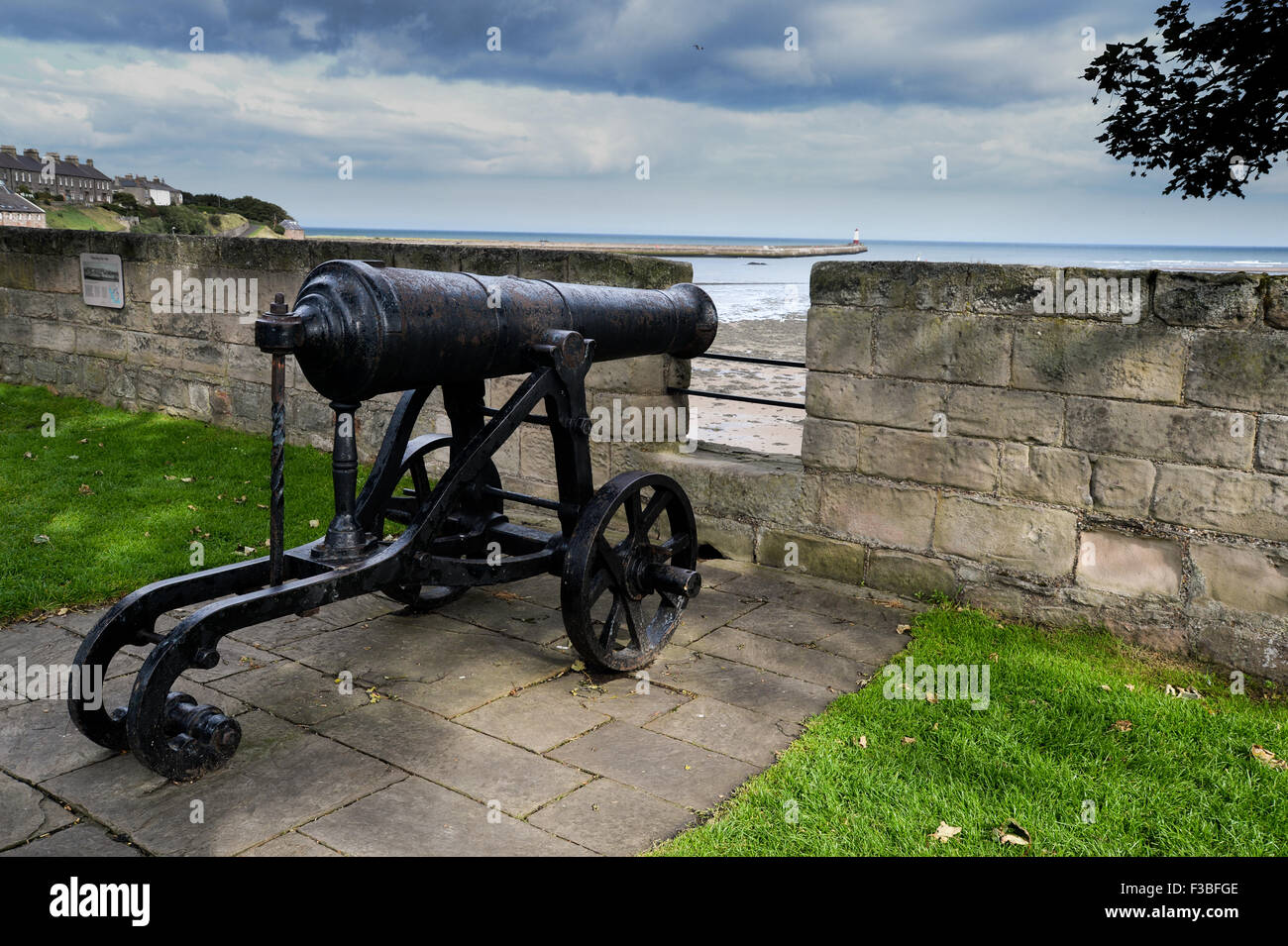 Old cannon on the Walls of frontier town of Berwick upon Tweed in Englands borderlands with Scotland. Stock Photo