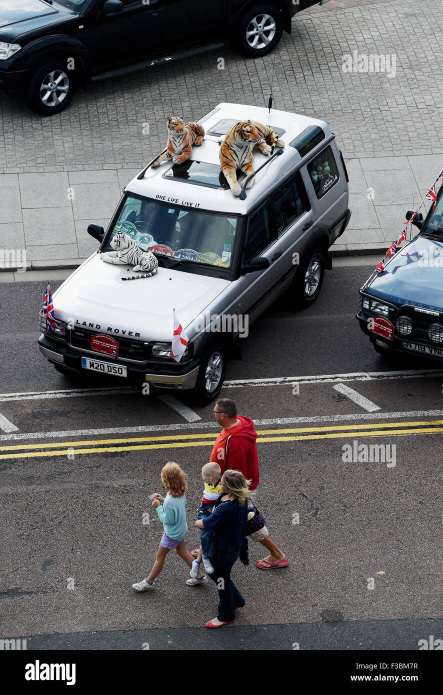 Range rover roof hi-res stock photography and images - Alamy