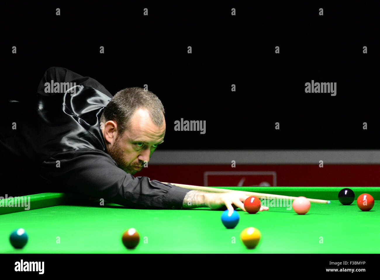Professional snooker player Mark Williams playing in the 2015 International Championship qualifiers, Barnsley, UK. Stock Photo