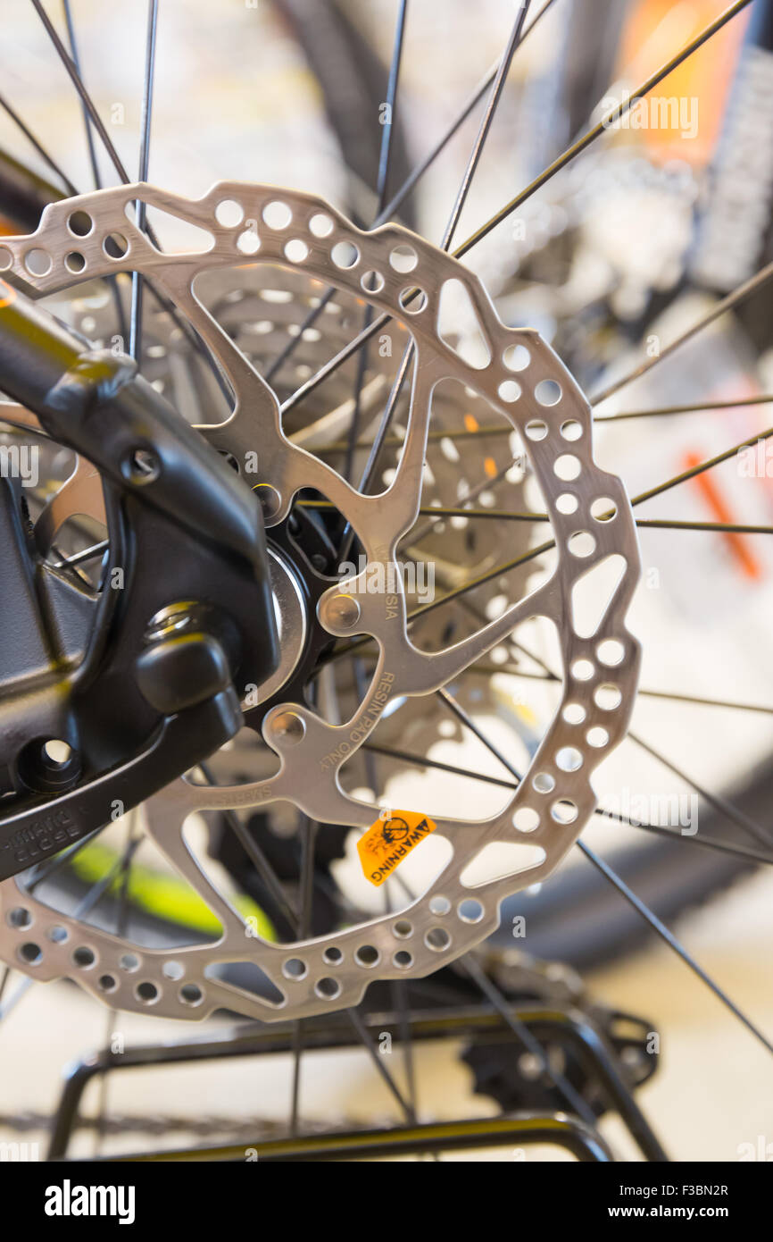 Mountain bike cassette and chain of the rear wheel Stock Photo Alamy
