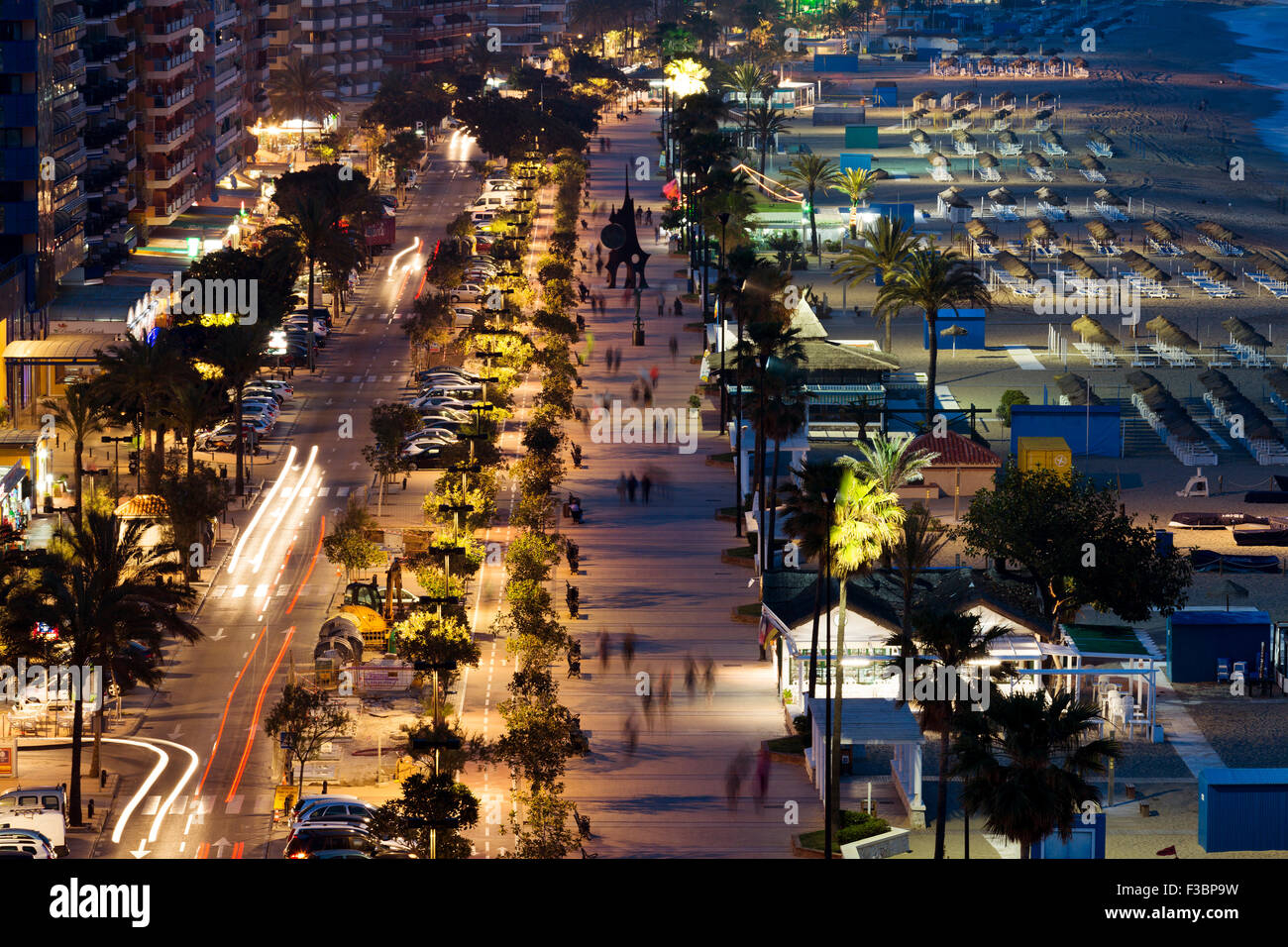 beachfront-promenade-at-dusk-fuengirola -costa-del-sol-malaga-andalusia-F3BP9W.jpg