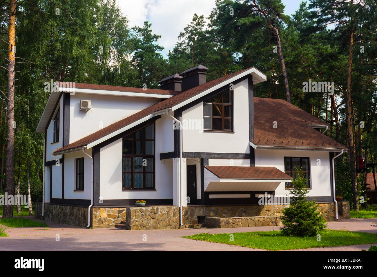 Luxury house in the forest at sunny day Stock Photo - Alamy