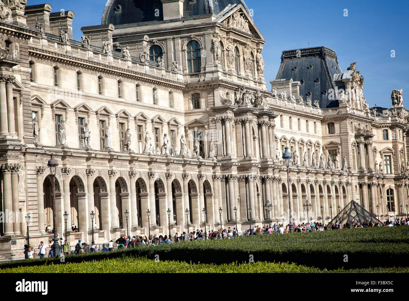 Louvre museum facade hi-res stock photography and images - Alamy