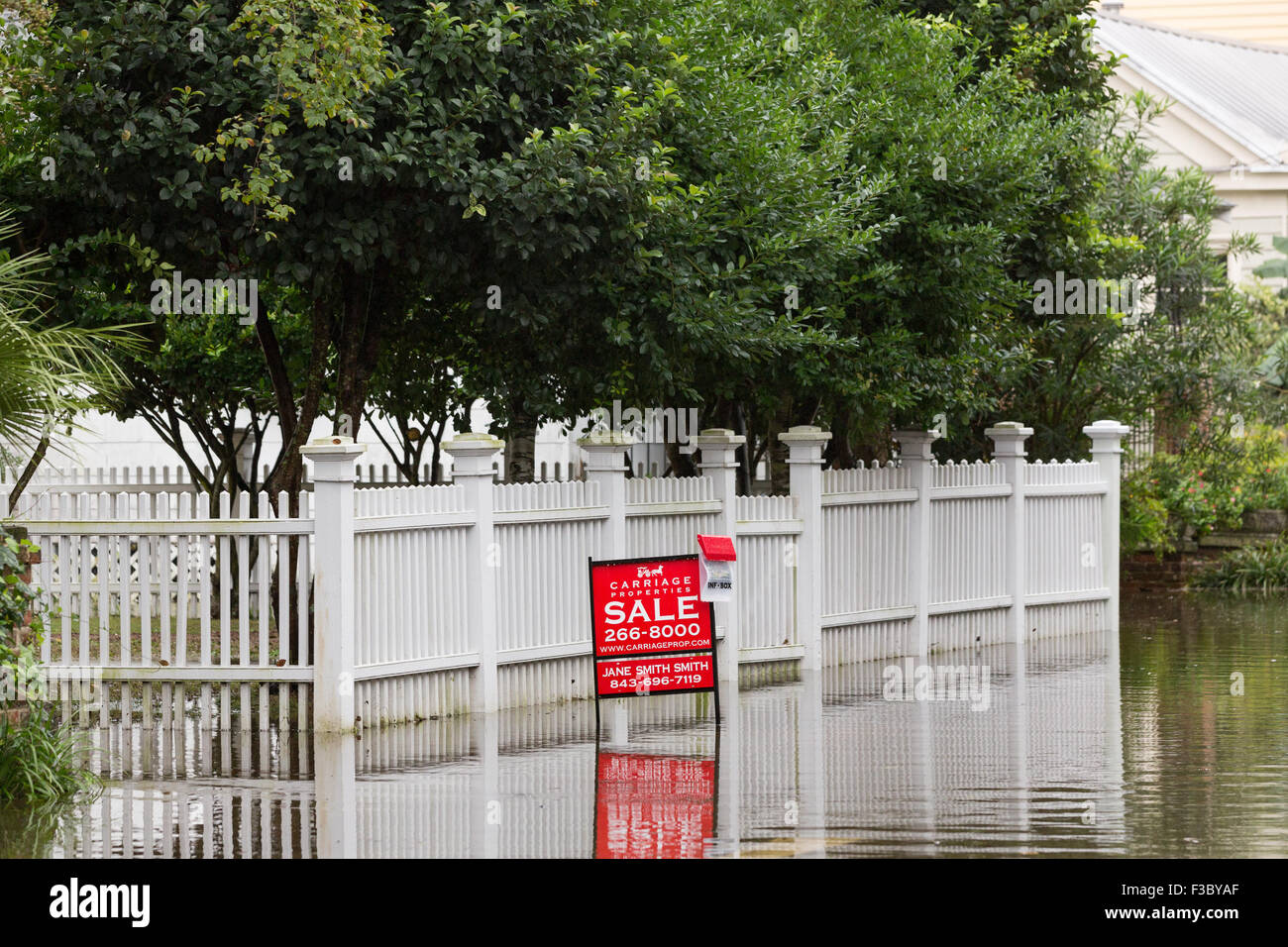Charleston, South Carolina, USA. 4th October, 2015. A sale sign in front of a home in floodwater as severe flooding continued for the second day in the historic district as Hurricane Joaquin brings heavy rain, flooding and strong winds as it passes offshore October 4, 2015 in Charleston, South Carolina. Stock Photo