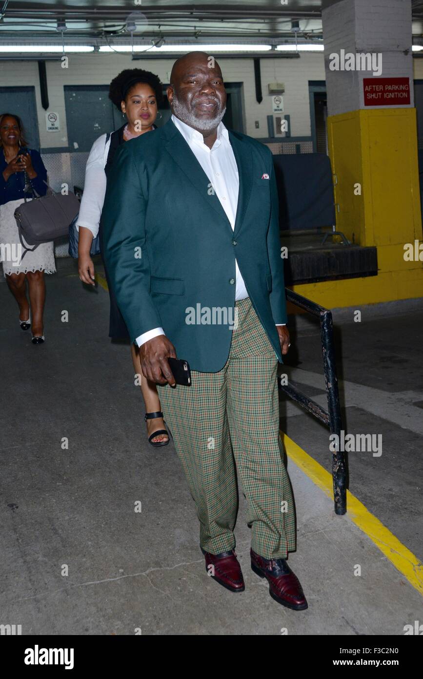 Bishop T.D.Jakes at Huffington Post Featuring: Bishop T.D.Jakes, green  blazer, green jacket, green suit jacket, green trousers, white shirt, red  shoes, deep red shoes, deep red leather shoes, dark red leather shoes,