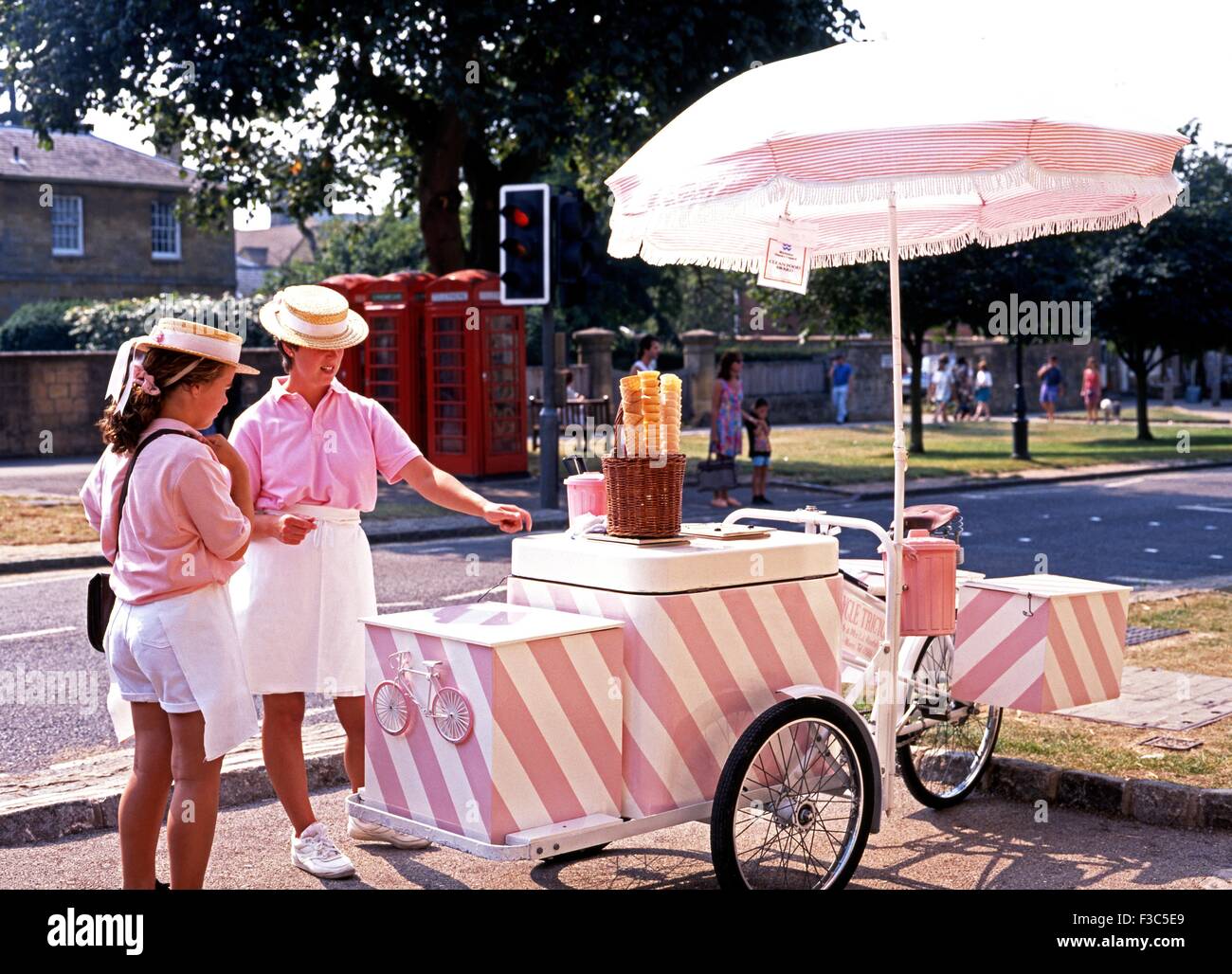 Ice Cream Sellers Along The High Street Broadway Worcestershire