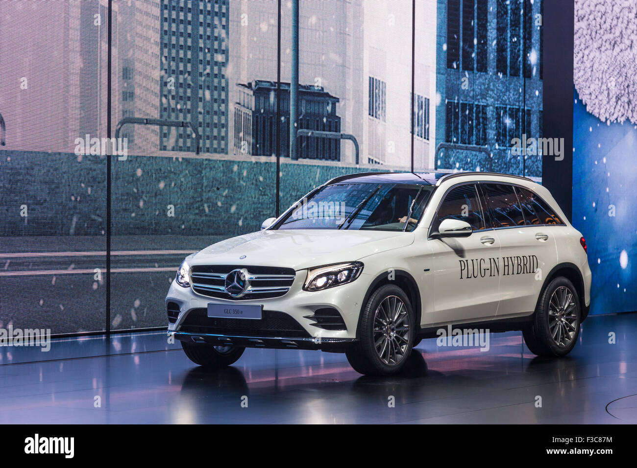 Mercedes Benz GLC 350 e hybrid in emergency services livery at