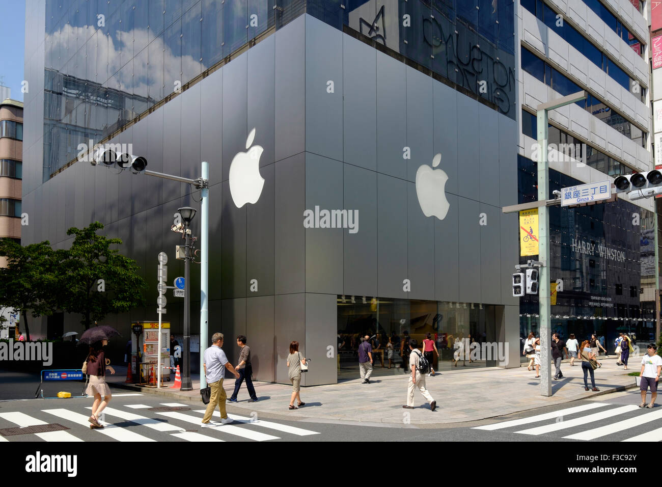 Exterior of Apple store in Ginza Tokyo Japan Stock Photo