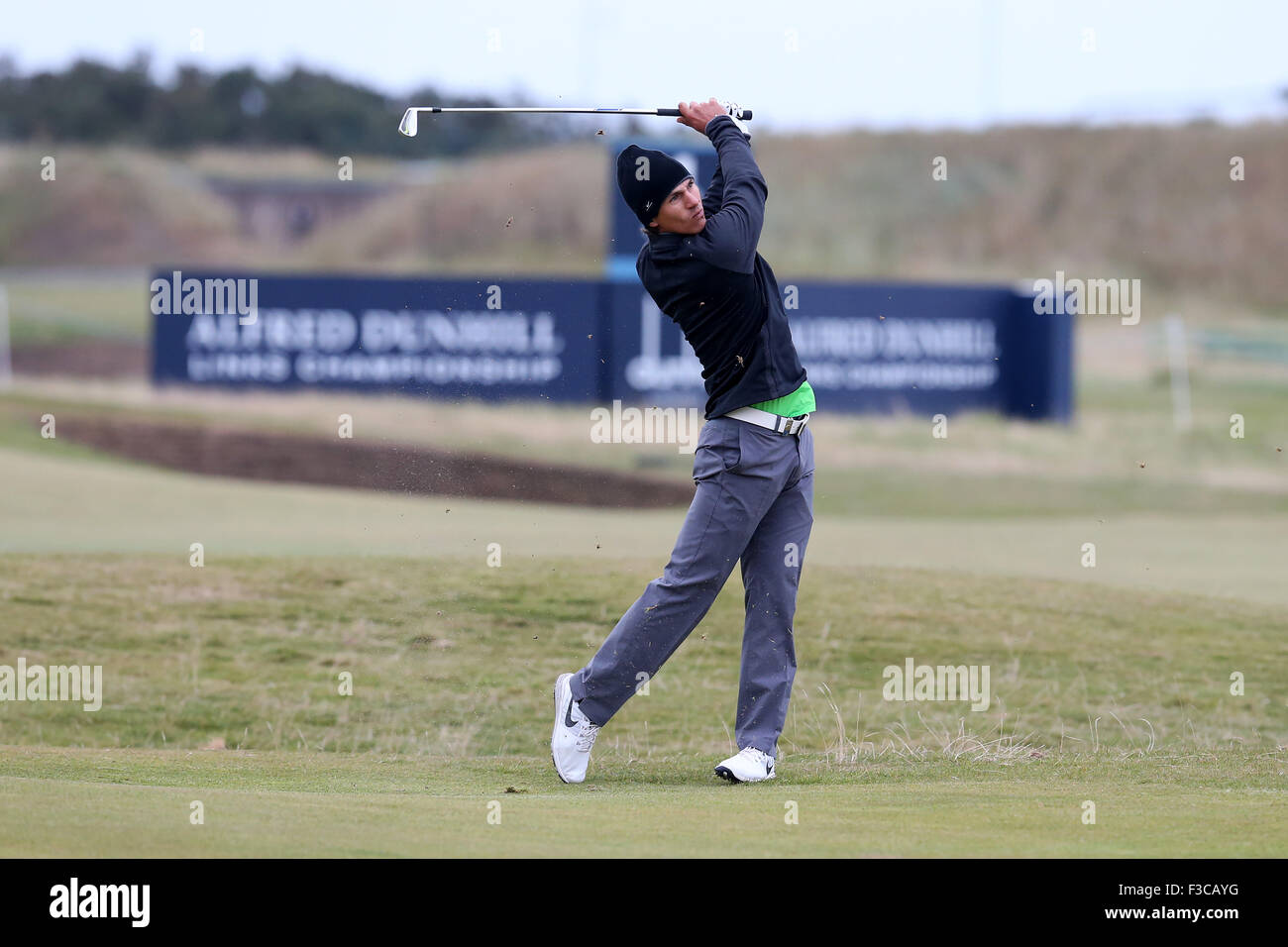St Andrews, Scotland. 04th Oct, 2015. Alfred Dunhill Links Golf. Thorbjorn Olesen hots his second shot to the 16th green Credit:  Action Plus Sports/Alamy Live News Stock Photo