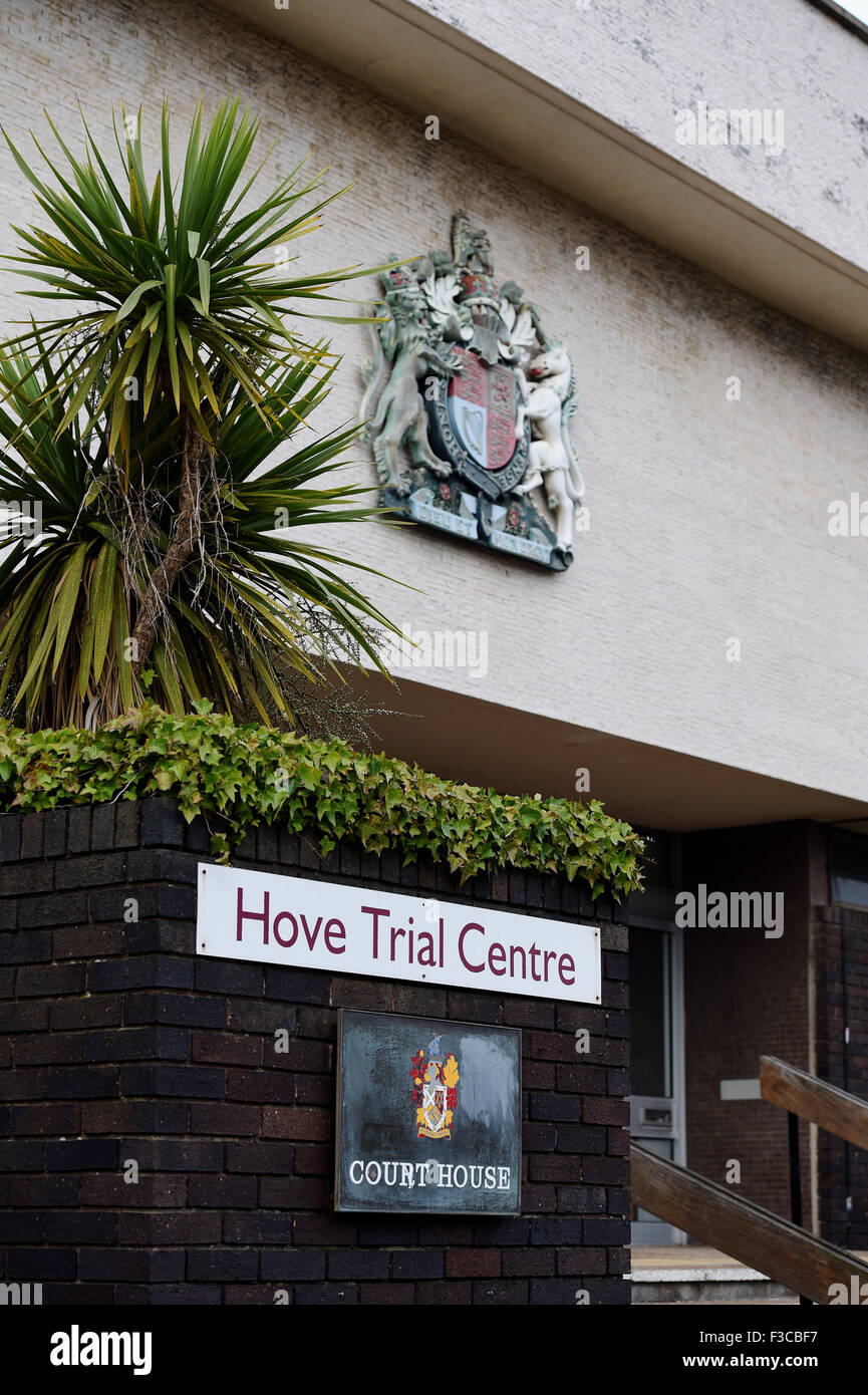 Hove Trial Centre court house Brighton Sussex UK Stock Photo Alamy