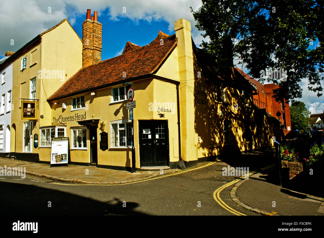 The Queens Head, Aylesbury, Buckinghamshire Stock Photo Alamy