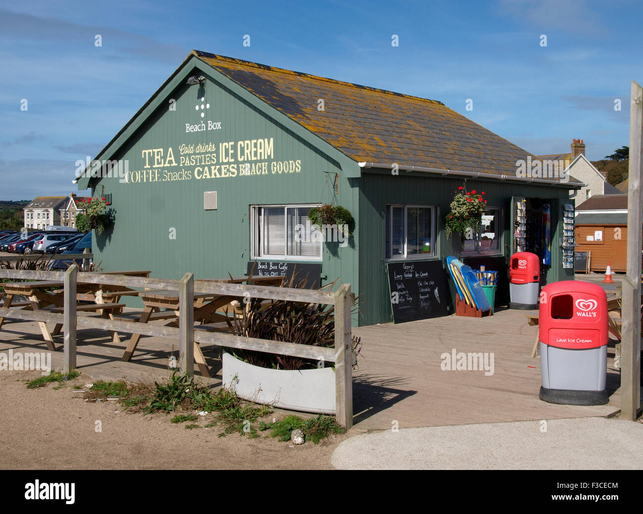 Beach Box Café in the car park at Marazion, Cornwall, UK Stock Photo ...