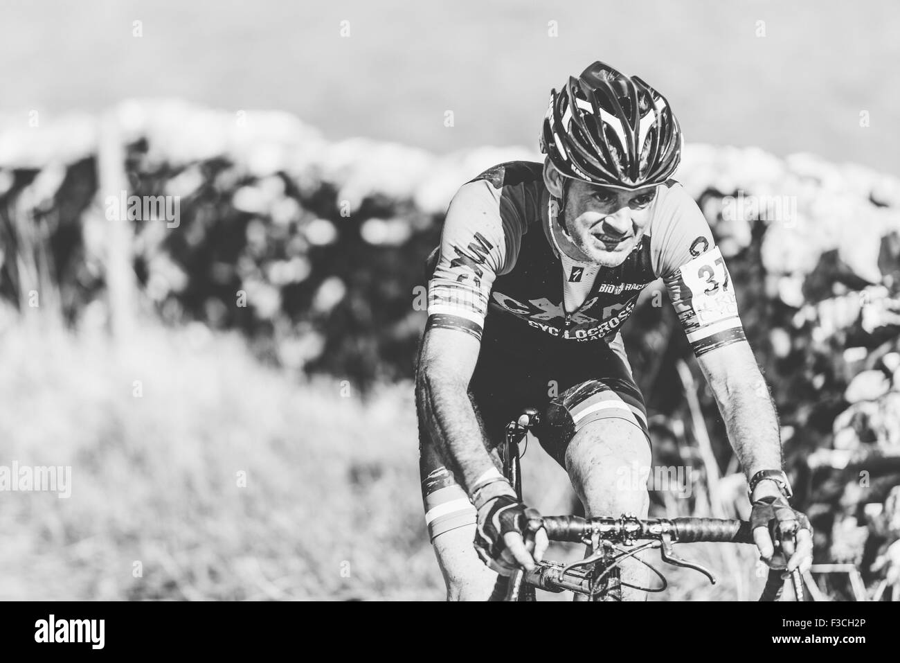 2015 - 3 Peaks Cyclocross Race - Yorkshire - Ingleborough, Whernside and Pen-y-ghent - Winner Paul Oldham - Jules Toone Stock Photo