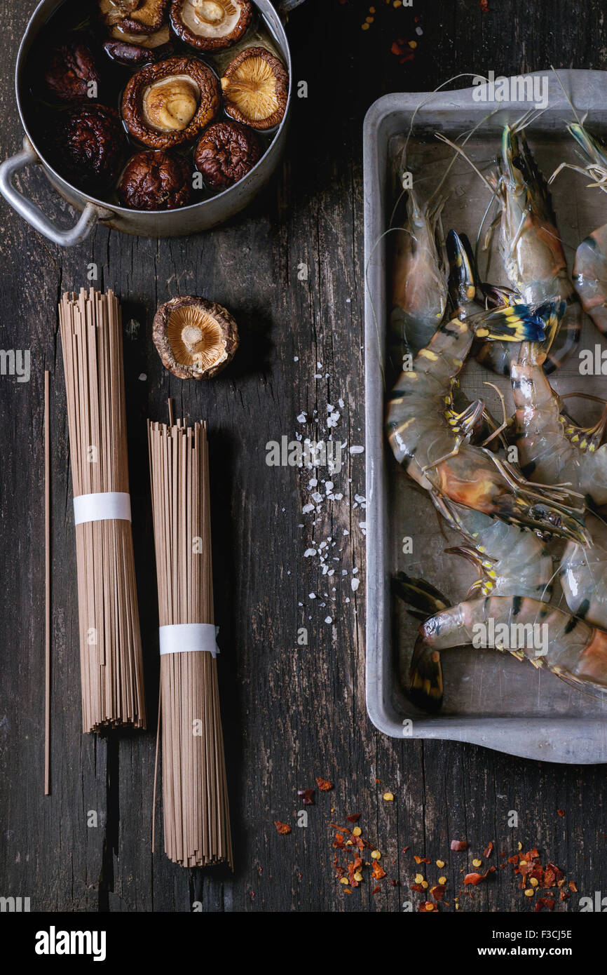 Uncooked Soba noodles and shrimps Stock Photo Alamy