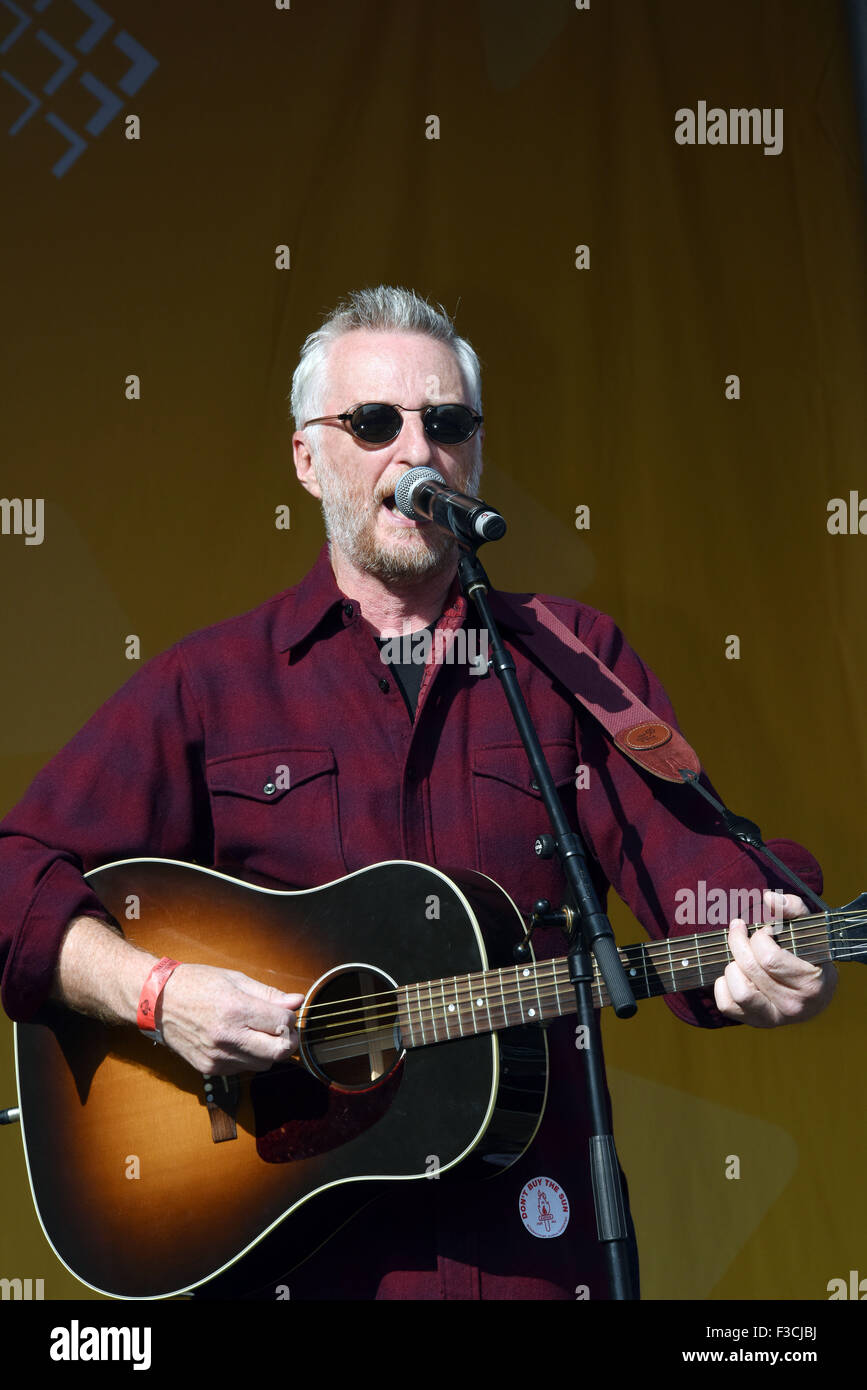 Manchester, UK. 4th October, 2015. Austerity demo in Manchester.Billy Bragg singer and left wing activist singing at the Manchester Austerity March. Sunday 4.10.15 Credit:  Della Batchelor/Alamy Live News Stock Photo