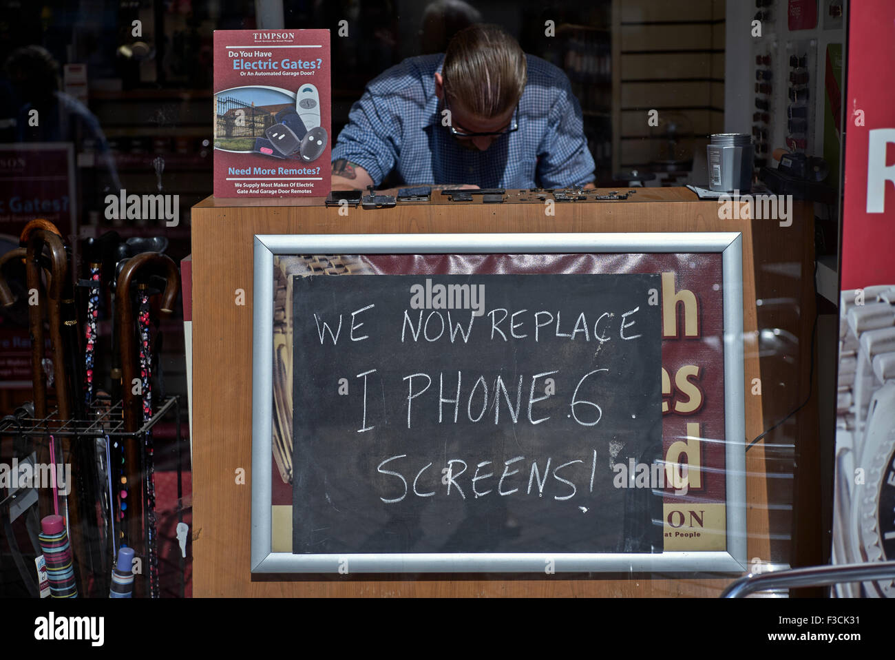 Iphone Repair Hi Res Stock Photography And Images Alamy