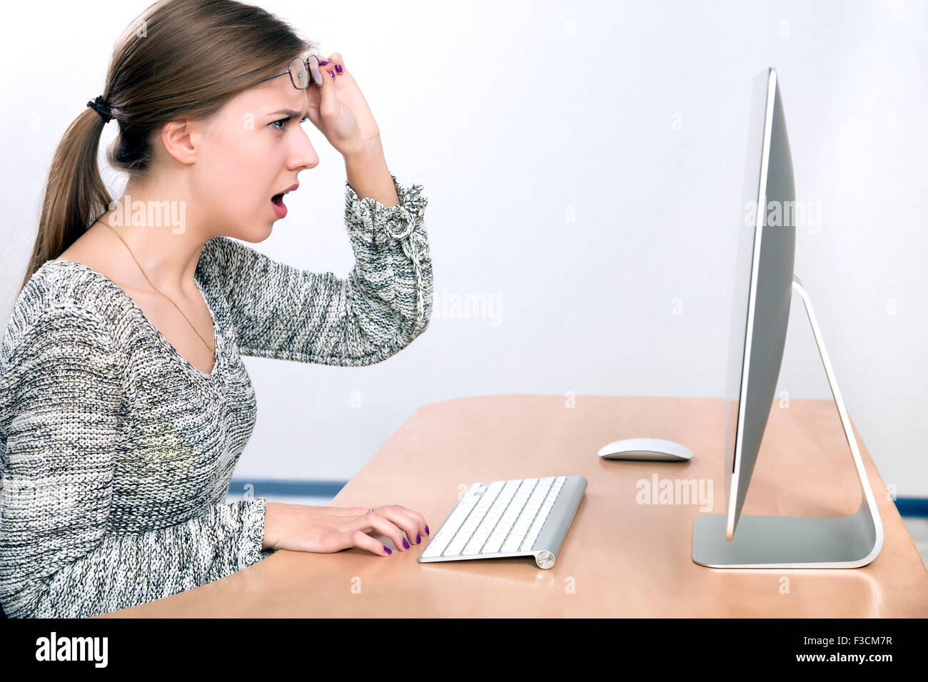 Angry lady yelling on computer screen Stock Photo - Alamy