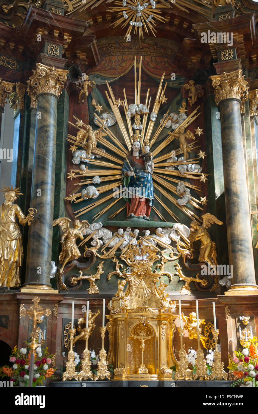 Österreich, Niederösterreich, Mauer bei Melk, Wallfahrtskirche, gotische Marienstatue mit Kind, 'Maria am grünen Anger' aus dem  Stock Photo