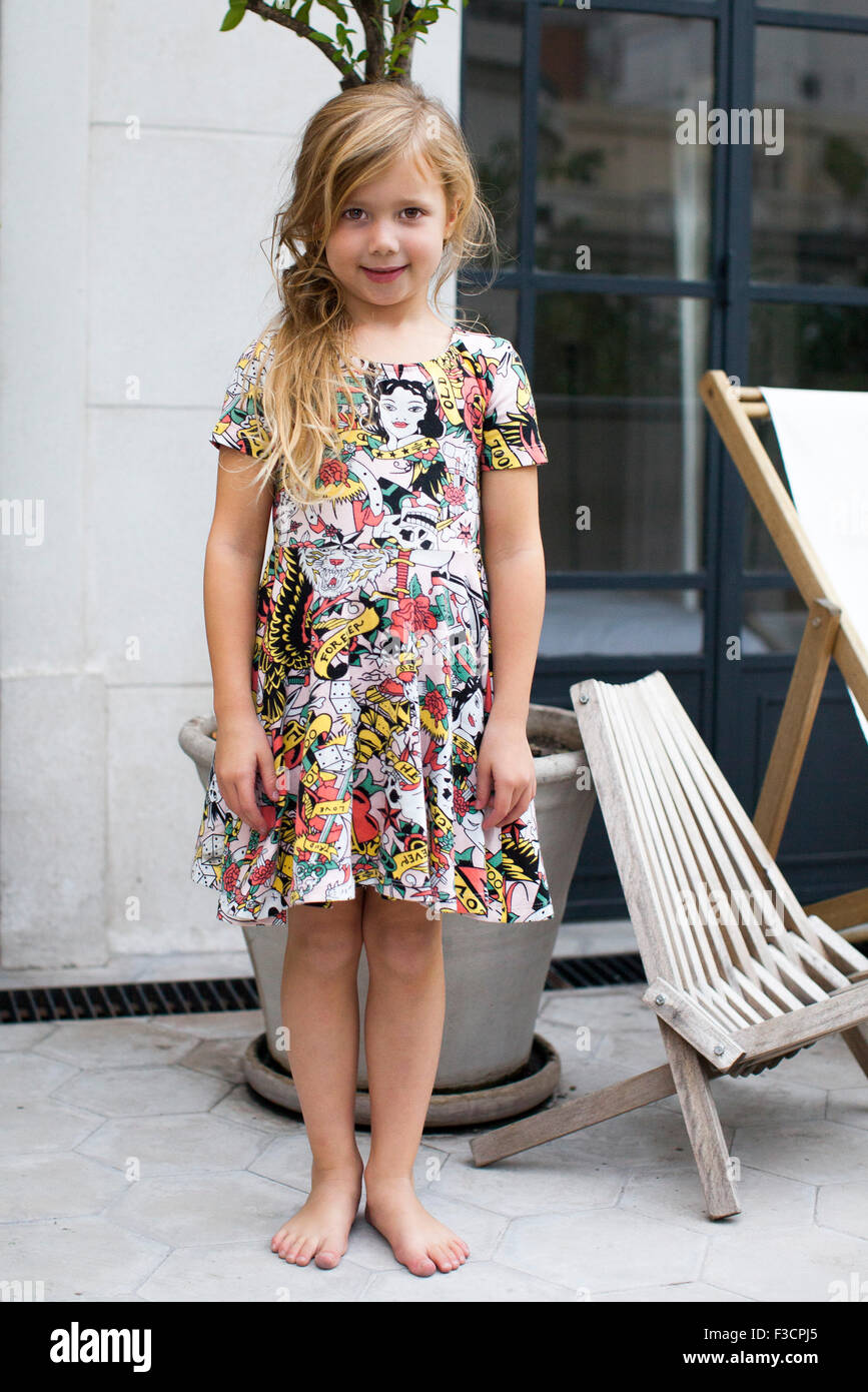 little girl barefoot sandals