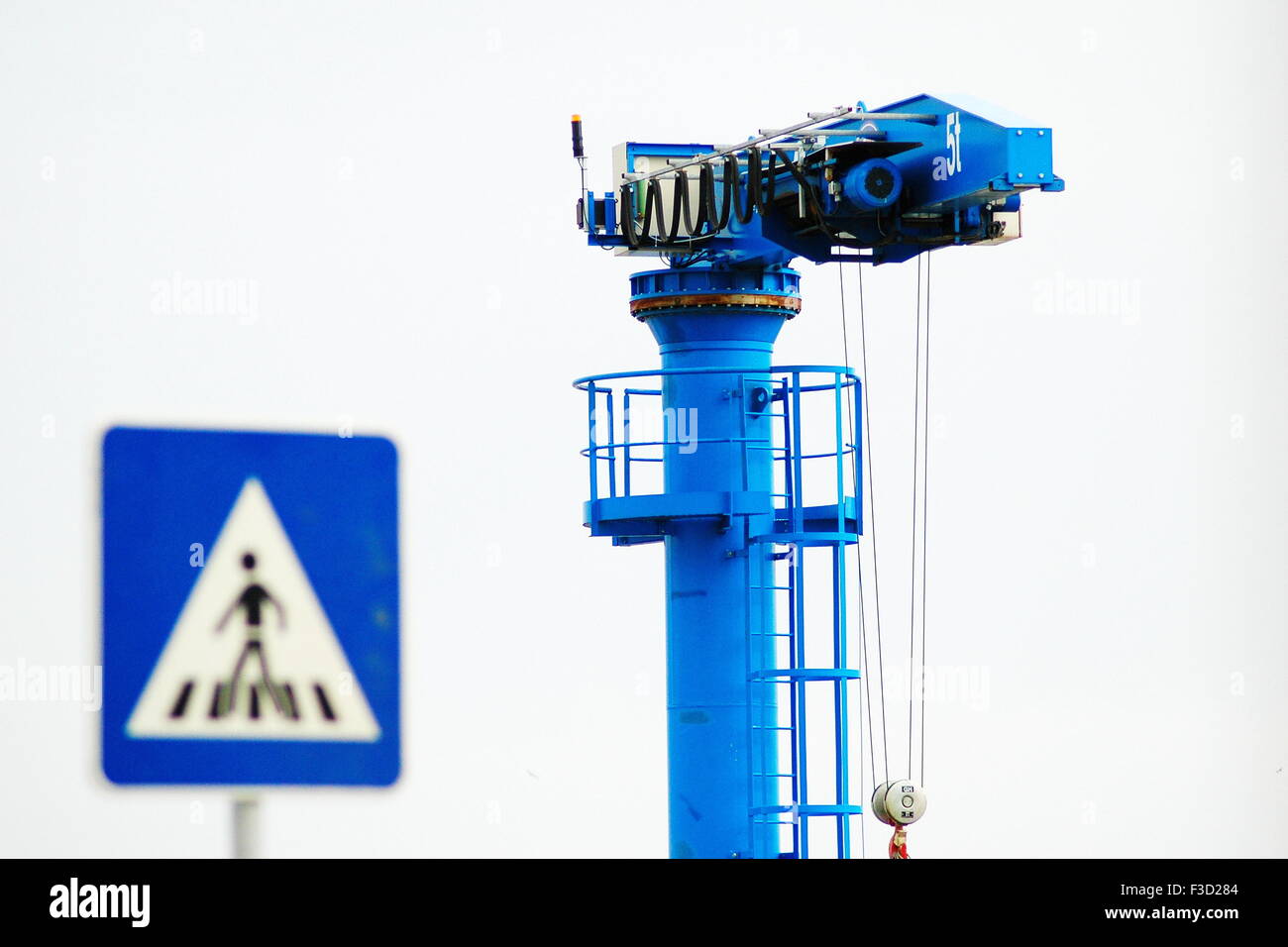 Heavy lift crane hi-res stock photography and images - Alamy