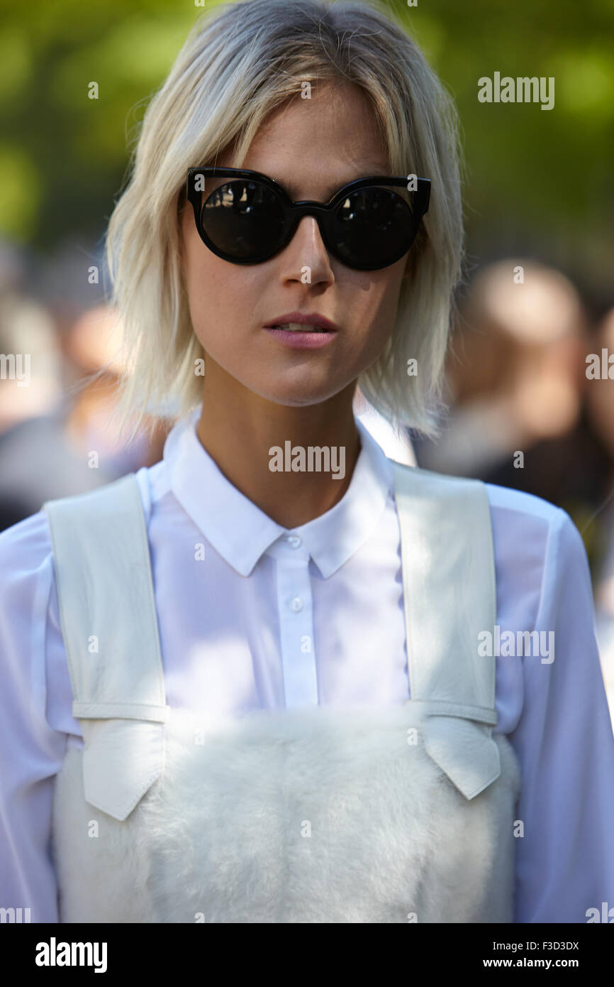 Linda Tol poses for photographers before Fendi show during Milan Fashion Week Day 2, Spring / Summer 2016 Stock Photo