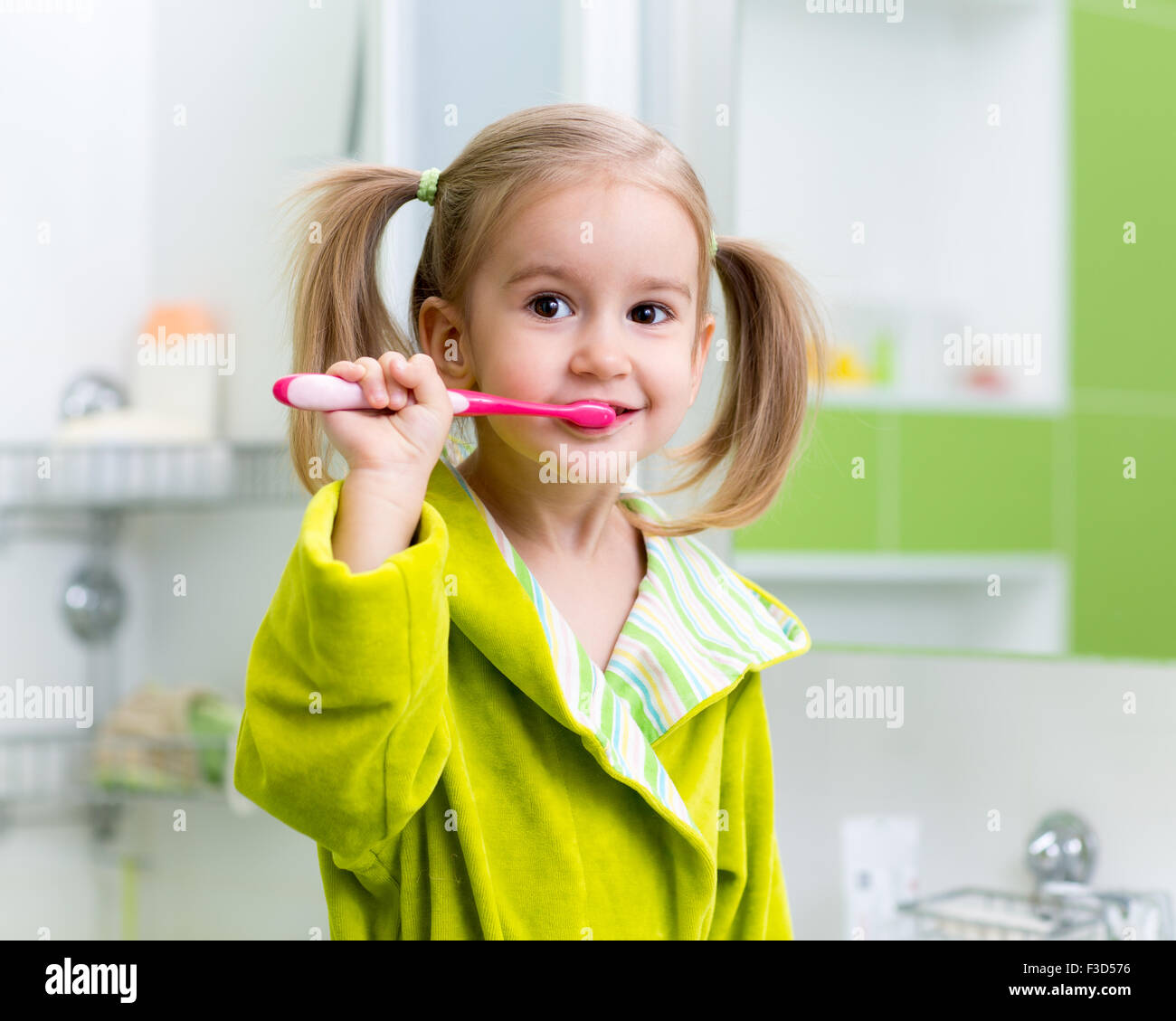 Little girl brushing teeth in bath Stock Photo Alamy