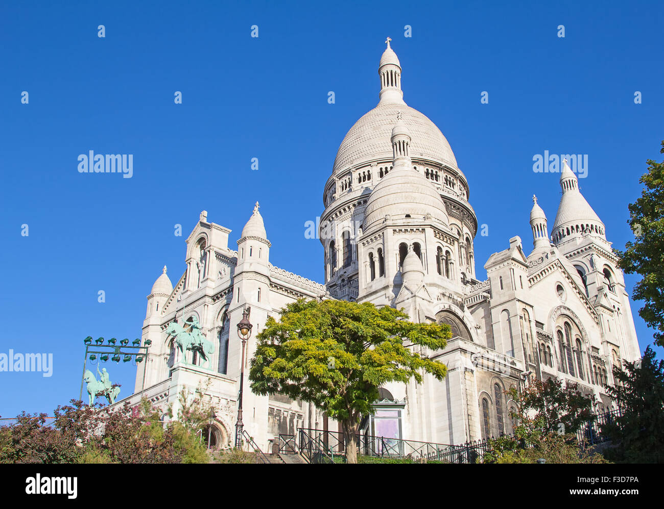 Famous Basilica Of The Sacred Heart Of Paris Stock Photo Alamy famous-basilica-of-the-sacred-heart-of-paris-stock-photo-alamy