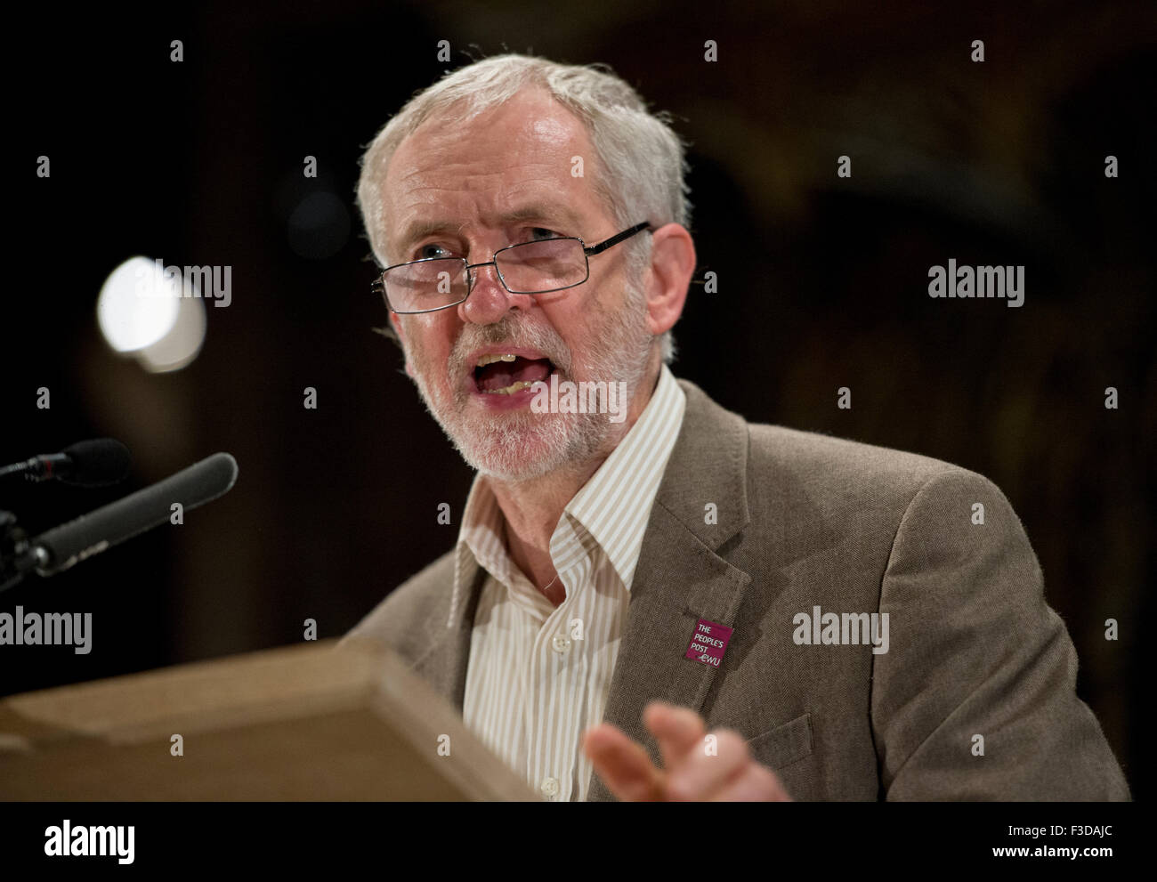 Manchester, UK. 5th October 2015. Labour Party leader Jeremy Corbyn speaks at the People's Post Rally event at Manchester Cathedral. Credit:  Russell Hart/Alamy Live News. Stock Photo