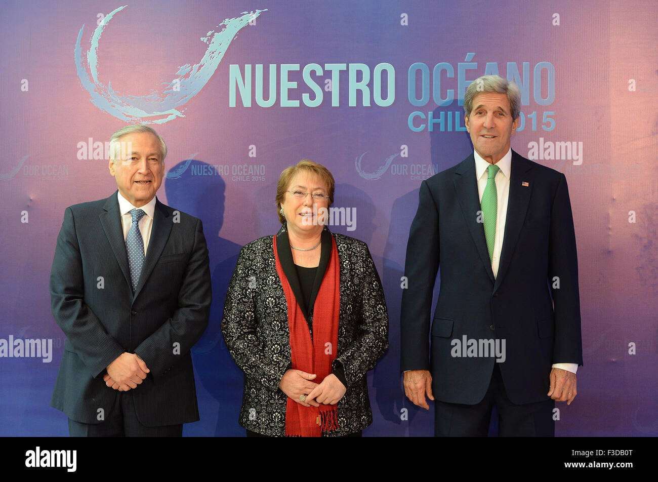 Vina Del Mar, Chile. 5th Oct, 2015. Chile's President, Michelle Bachelet (C), U.S. Secretary of Vina Del Mar, Chile. 5th Oct, 2015. Chile's President, Michelle Bachelet (C), U.S. Secretary of
