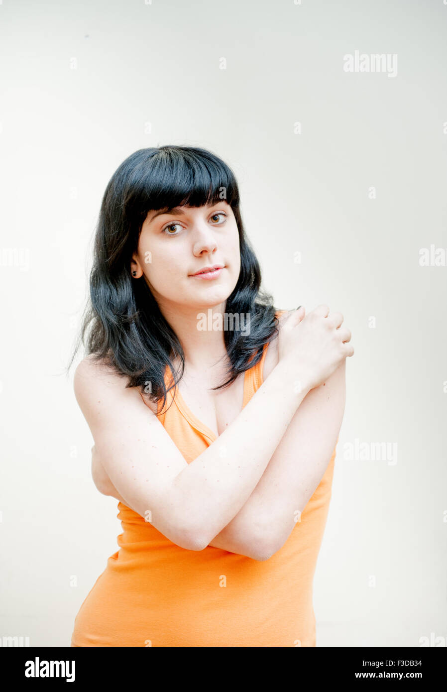 Pretty young brunette woman looking hi-res stock photography and images ...