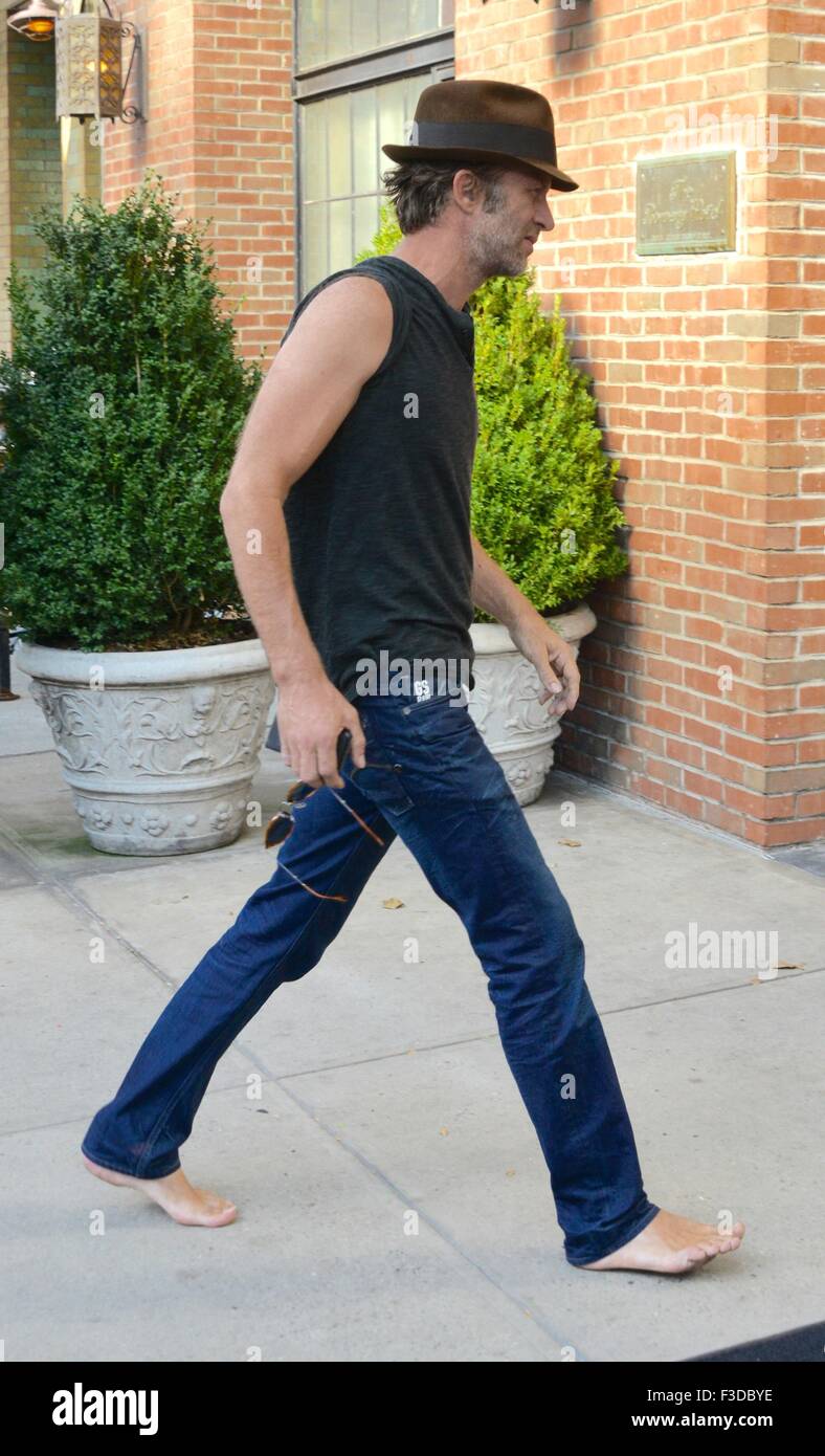 Thomas Jane walking barefoot in New York Featuring: Thomas Jane Where ...