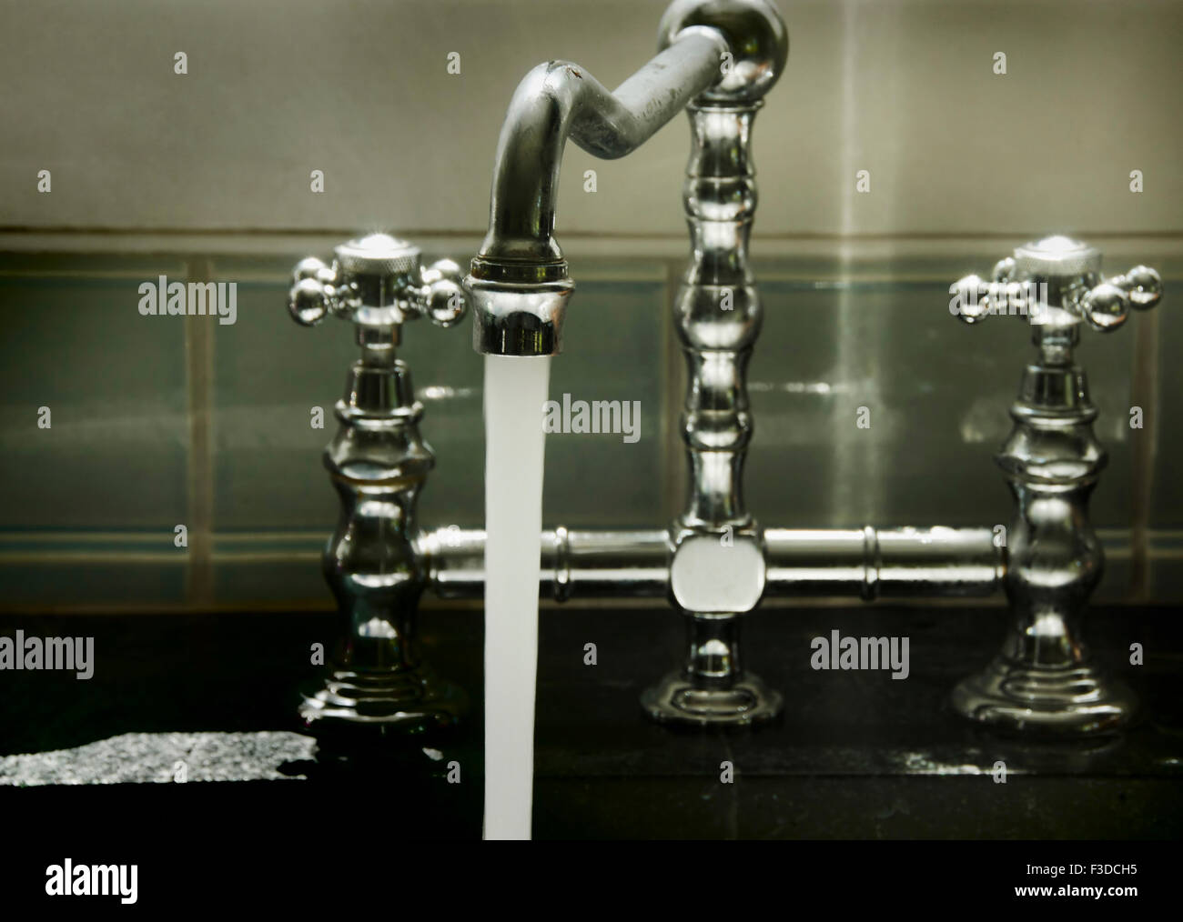 Water running from tap hires stock photography and images Alamy