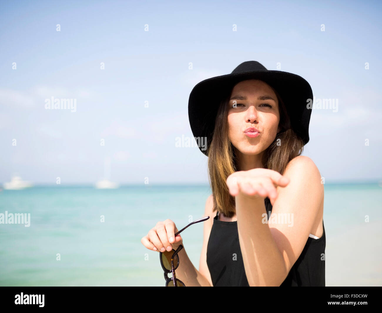 Portrait woman in beach hi-res stock photography and images - Alamy