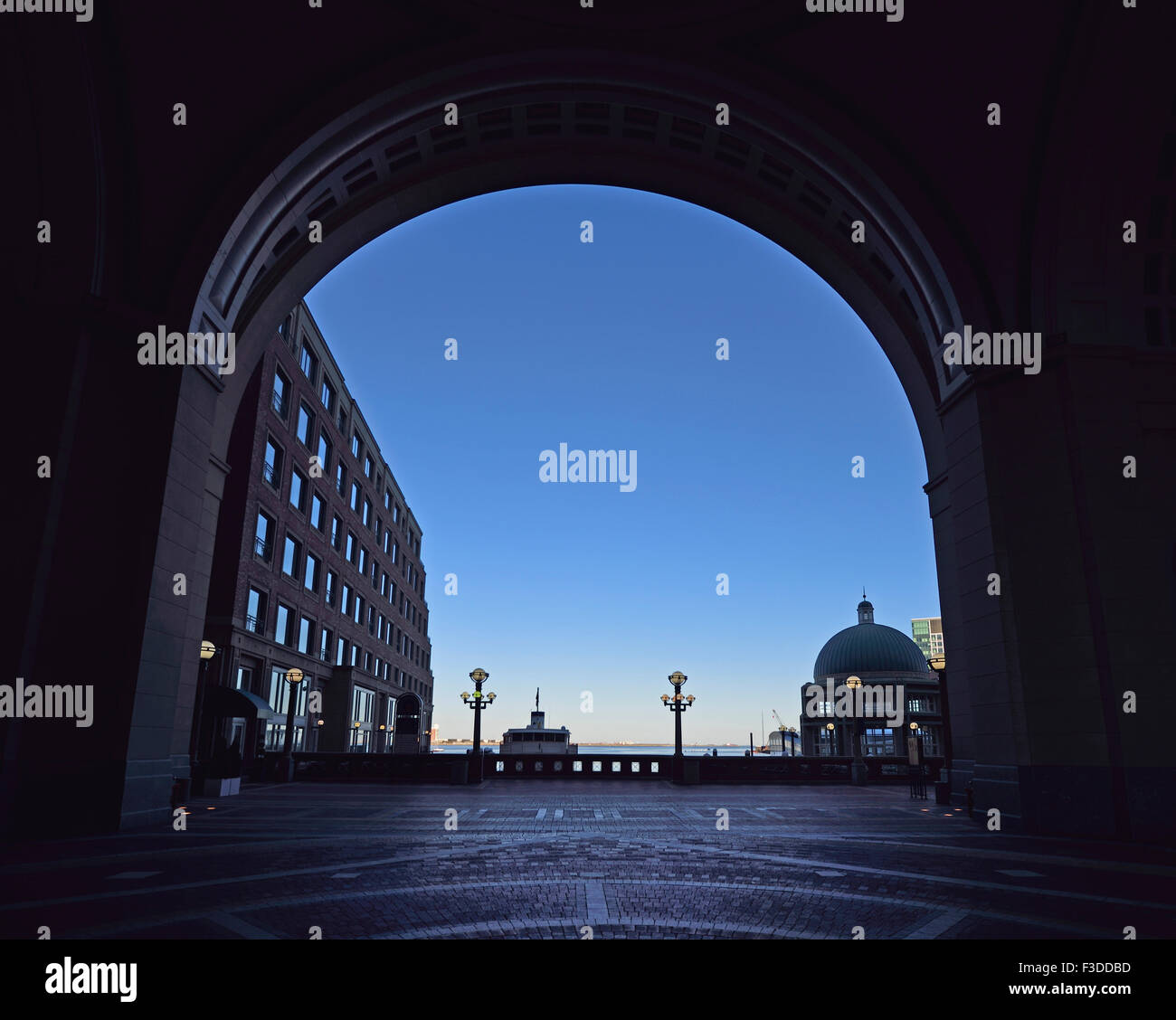 Rowes wharf arch hires stock photography and images Alamy